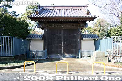 Higashimon East Gate (closed)
Keywords: tokyo setagaya-ku ward gotokuji buddhist zen soto-shu temple gate