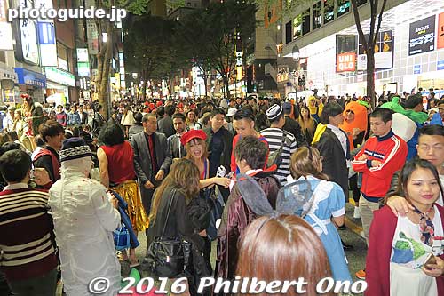 Keywords: tokyo shibuya halloween festival