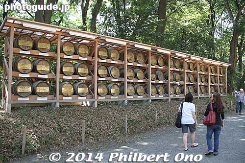 Barrels of French wine offered to the Meiji Shrine because the Meiji Emperor liked wine.
Keywords: tokyo shibuya-ku meiji shrine shinto