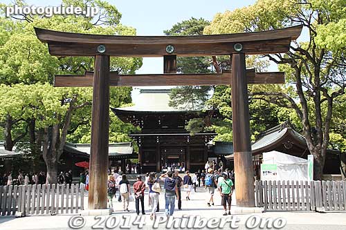 Last torii before the main shrine.
Keywords: tokyo shibuya-ku meiji shrine shinto