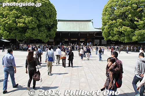 Main shrine hall ahead.
Keywords: tokyo shibuya-ku meiji shrine shinto