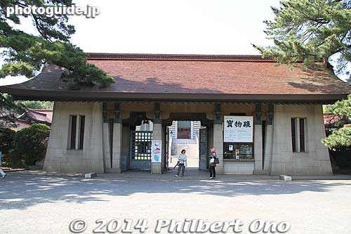 Entrance to Treasure Museum.
Keywords: tokyo shibuya-ku meiji shrine shinto