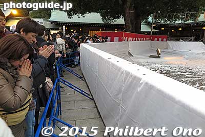 People pray in front of the money/offertory pit.
Keywords: tokyo shibuya-ku meiji shrine shinto