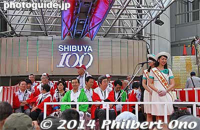 CLosing and awards ceremony in front of 109.
Keywords: tokyo shibuya kagoshima ohara matsuri dancers festival