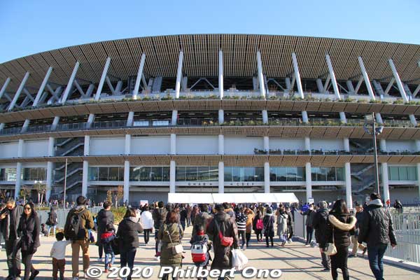 On New Year's Day 2020, Emperor's Cup JFA All-Japan Soccer Championship final game was the first sports event to be held at the new Olympic Stadium. Vissel Kobe vs. Kashima Antlers.
Keywords: tokyo shinjuku olympic national stadium soccer football