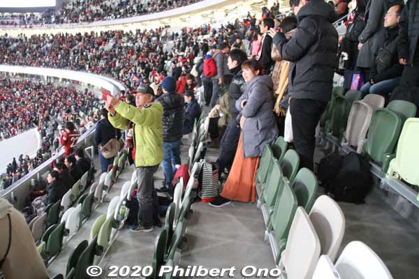 When people are sitting, there's very little room to pass through a row of seats.
Keywords: tokyo shinjuku olympic national stadium soccer football