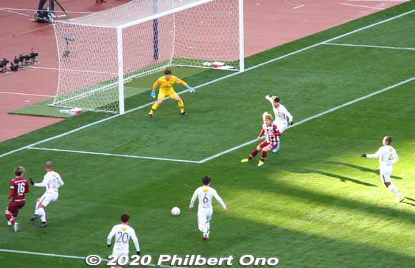 Vissel Kobe in maroon, Kashima Antlers in white.
Keywords: tokyo shinjuku olympic national stadium soccer football