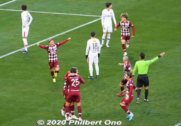 Vissel Kobe celebrate their first goal.
Keywords: tokyo shinjuku olympic national stadium soccer football