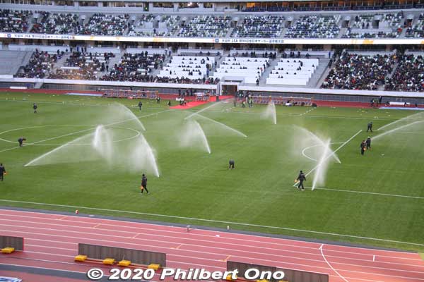 Watering the field (natural grass) during halftime.
Keywords: tokyo shinjuku olympic national stadium soccer football