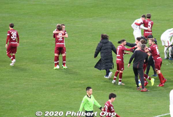 Vissel Kobe celebrate their first ever championship.
Keywords: tokyo shinjuku olympic national stadium soccer football