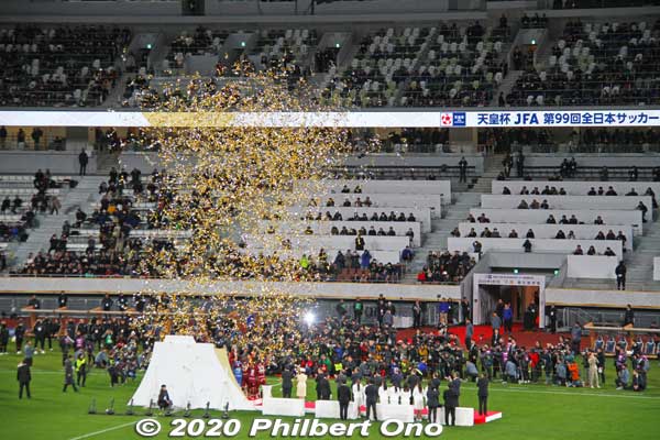 Awards ceremony
Keywords: tokyo shinjuku olympic national stadium soccer football