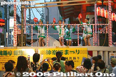 The Awa Odori is held on Kagurazaka's main street called Kagurazaka-dori, a sloping road near Iidabashi Station. 神楽坂阿波踊り
Keywords: tokyo shinjuku-ku kagurazaka awa odori dance summer festival matsuri women dancers kimono