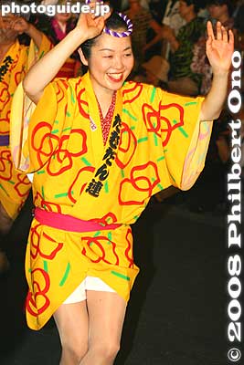 だむだん連
Keywords: tokyo shinjuku-ku kagurazaka awa odori dance summer festival matsuri women dancers kimono