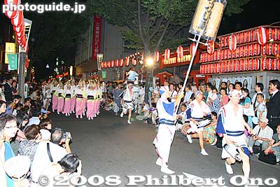 The street was most crowded in front of Bishamonten temple, the focal point of Kagurazaka.
Keywords: tokyo shinjuku-ku kagurazaka awa odori dance summer festival matsuri women dancers kimono