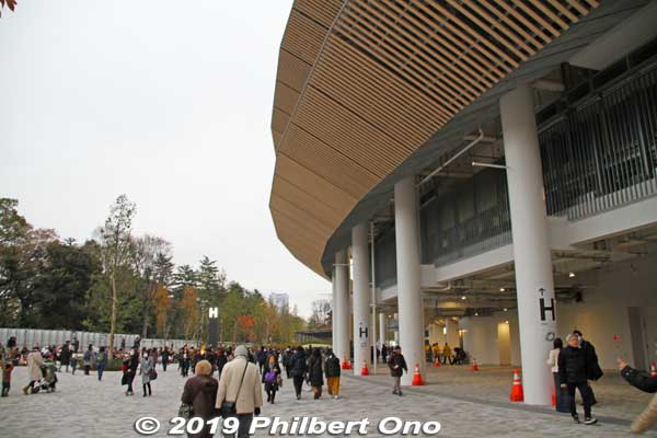 I walked completely around the stadium on the ground level outside.
Keywords: tokyo shinjuku olympic national stadium