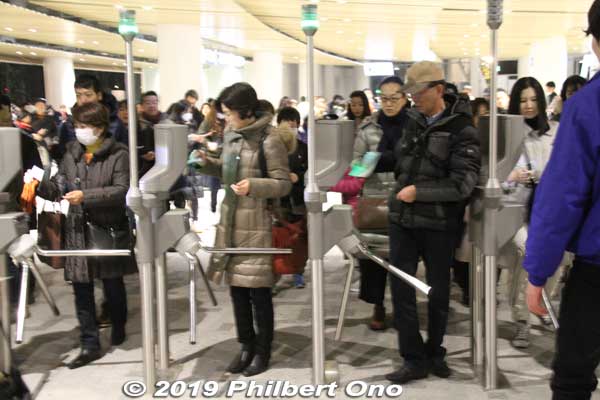 The turnstile used a QR code scanner. Show the QR code on your ticket and the turnstile unlocks for you to pass through.
Keywords: tokyo shinjuku olympic national stadium