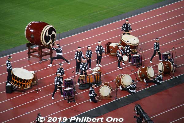 At 6:30 pm, the Opening Act was the famous taiko drum troupe Kodo from Sado, Niigata. 鼓童
https://www.kodo.or.jp/en/
Keywords: tokyo shinjuku olympic national stadium