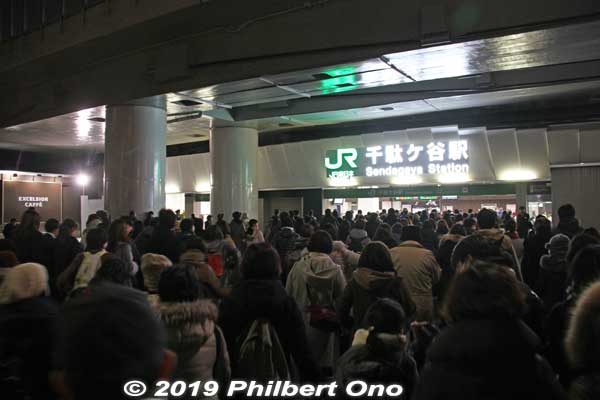 Large crowd heading to Sendagaya Station, but it went smoothly and trains came often. My next visit to the this stadium will be on New Year's Day for a national soccer/football final game.
Keywords: tokyo shinjuku olympic national stadium