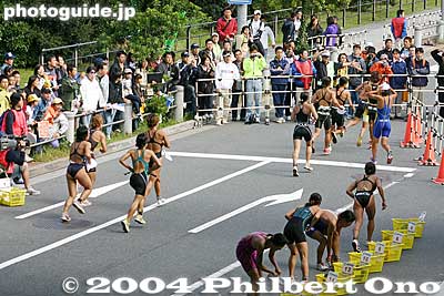 Changing into running shoes.
Keywords: tokyo minato-ku odaiba triathlon swimming cycling marathon