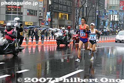 Far behind Daniel are these two leading Japanese runners.
Keywords: tokyo marathon runners race