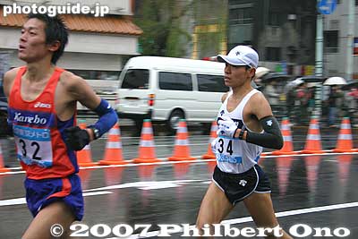 Irifune Satoshi and Sato Tomoyuki vie for 2nd place. (Sato succeeded.)　入船敏と佐藤智之（２位）　東京マラソン
Keywords: tokyo marathon runners race