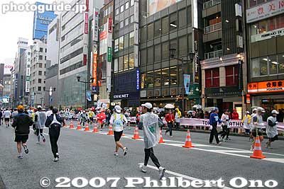 Chuo-dori in Ginza
Keywords: tokyo marathon runners race ginza