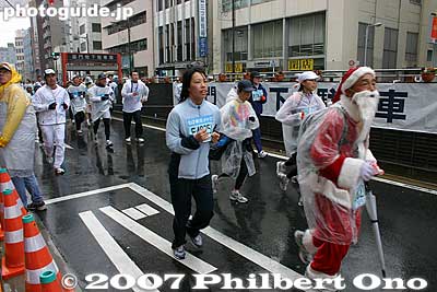 Santa Claus in Asakusa
Keywords: tokyo marathon runners race