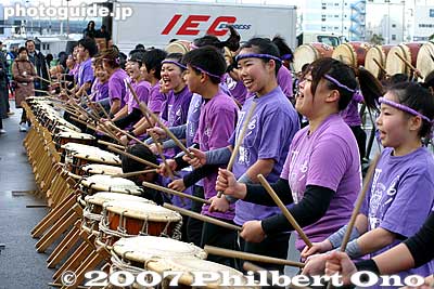 Also see their awesome performance with my [url=http://www.youtube.com/watch?v=JMy4S4kfqNM]video at YouTube[/url].
Keywords: tokyo marathon race runners big sight koto-ku taiko drummers