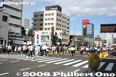 Now in Shinagawa, at the U-turn.
Keywords: tokyo marathon runners race shinagawa