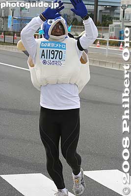 Whale or fish
Keywords: tokyo marathon runners race costume players cosplayers japancosplayer