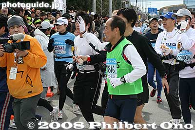 Higashi Kokubaru, Governor of Miyazaki Prefecture. The only celebrity I was able to recognize.
Keywords: tokyo marathon runners race japancelebrity kotosports