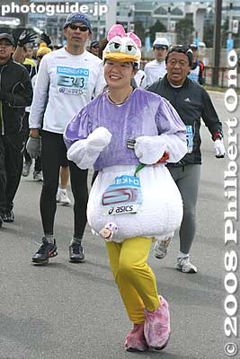 Daisy Duck
Keywords: tokyo marathon runners race costume players cosplayers