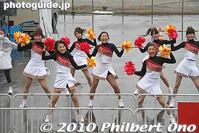 Lotta cheerleaders near the finish line at the 2010 Tokyo Marathon.
Keywords: tokyo marathon 2010 cheerleaders