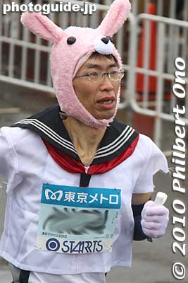 Many men cross-dressed. Many of them were middle-aged even.
Keywords: tokyo marathon 2010 costume players cosplayers 