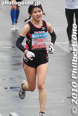 A normal-looking female runner.
Keywords: tokyo marathon 2010 costume players cosplayers 