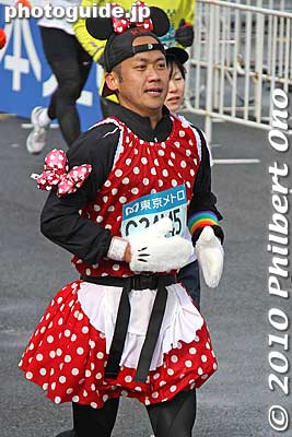 Minnie Mouse worn by a man. Didn't see Mickey though.
Keywords: tokyo marathon 2010 costume players cosplayers 