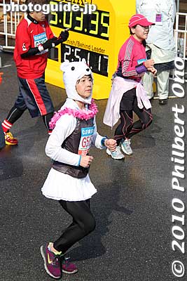 Baby polar bear?
Keywords: tokyo marathon 2010 costume players cosplayers 