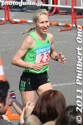 Finally the women's 1st place winner in ARYASOVA Tatiana from Russia.
Keywords: tokyo koto-ku marathon runners big sight finish line 