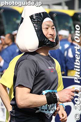 Musubi head.
Keywords: tokyo koto-ku marathon runners big sight finish line 