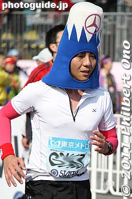 Keywords: tokyo koto-ku marathon runners big sight finish line 