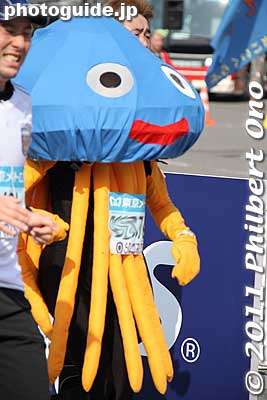 Jellyfish?
Keywords: tokyo koto-ku marathon runners big sight finish line 