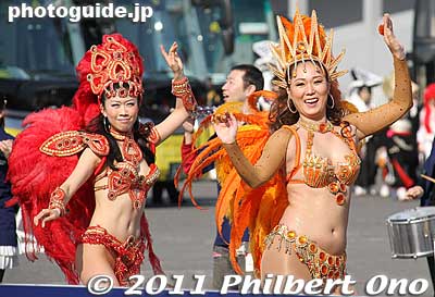 Samba dancers at Tokyo Marathon.
Keywords: tokyo koto-ku marathon runners big sight finish line 
