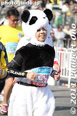 Panda head. She was on TV.
Keywords: tokyo koto-ku marathon runners big sight finish line 