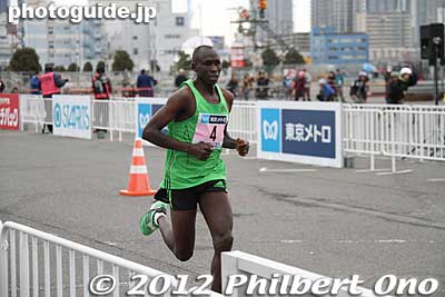2012 Tokyo Marathon winner Michael Kipyego won with 2:07:37, the third fastest time in Tokyo Marathon history. 35,000 runners this year. Entry fee is 10,000 yen.
Keywords: tokyo koto ward big sight marathon 2012