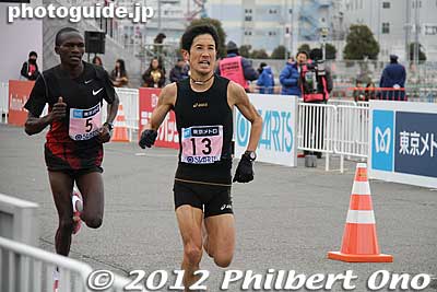 Arata Fujiwara was second with personal best of 2:07:48. This was also his ticket to the London Summer Olympics.
Keywords: tokyo koto ward big sight marathon 2012