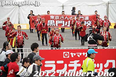 From Kuromon Elementary School.
Keywords: tokyo marathon runners 2012 cosplayers costume