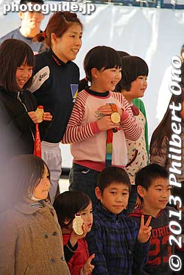Saori Yoshida poses with kids holding her three consecutive Olympic gold medals from Athens, Beijing, and London. One of the most winningest wrestlers.
Keywords: tokyo koto ward big sight marathon 2013 saori yoshida japansports