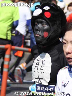 Black Kumamon (very unusual).
Keywords: tokyo marathon 2016 cosplayer runners costumes