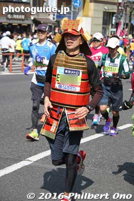Samurai
Keywords: tokyo marathon 2016 cosplayer runners costumes