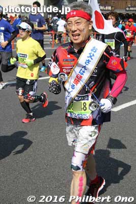 Someone's dad.
Keywords: tokyo marathon 2016 cosplayer runners costumes